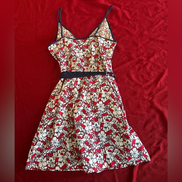 Vineyard vines cotton hibiscus print red and navy dress, v neck - Picture 4 of 6